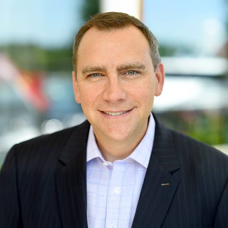 Headshot of Stephen Lapham, Chief Administrative Officer & General Counsel at Viewpointe